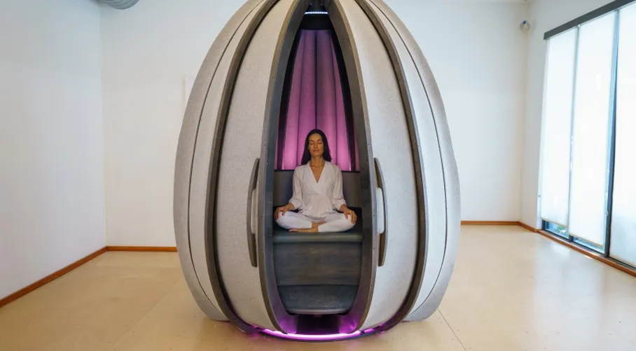 minimalist Japanese quiet pod workspace